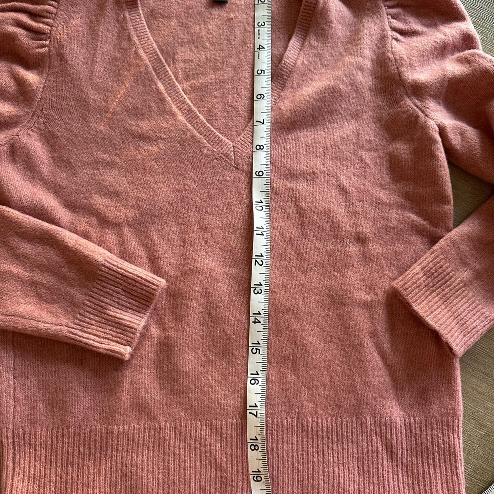 White House Black Market Puff Sleeve V-Neck Pull Over Blush Sweater - Picture 7 of 7
